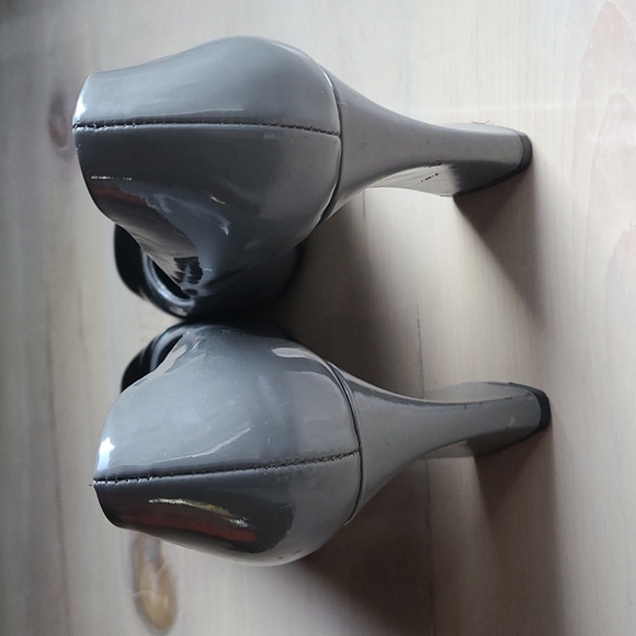 Heels - Picture 3 of 4